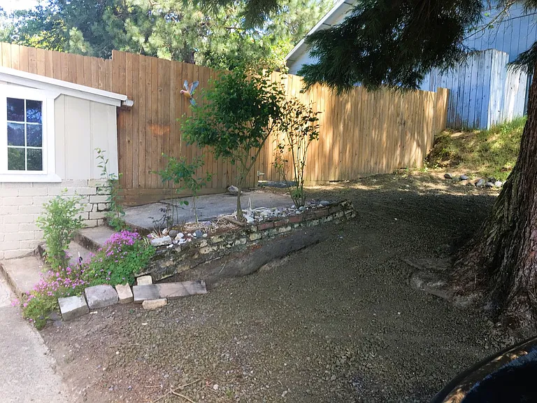 128 NE Baker St — Photo 13