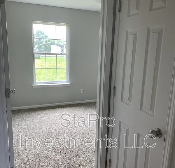 110 Village Pl — Photo 4