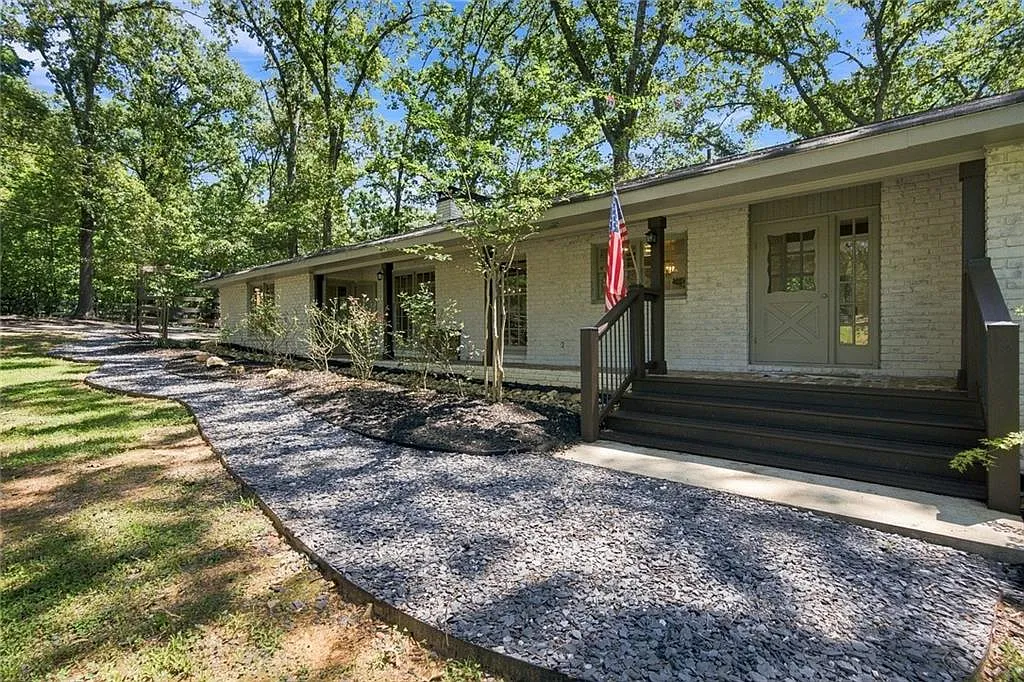 3 bed, 2.0 bath, 1820 sqft, $4,500 — Photo 1