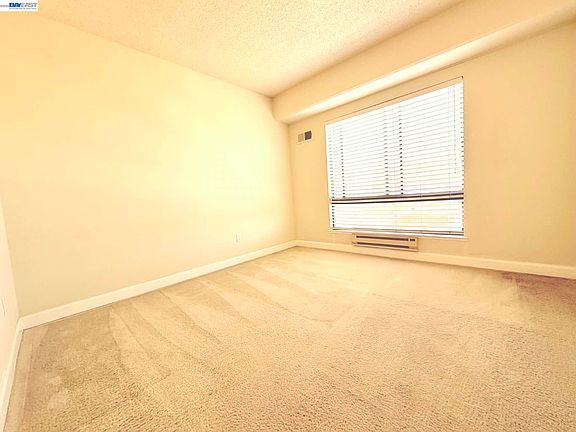 4th image of 989 Webster St APT 651