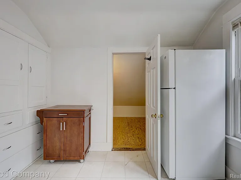 245 W Webster Ave — Photo 8