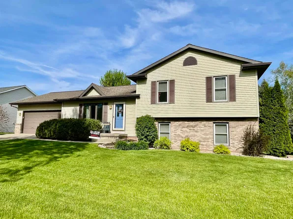 404 Nightingale Ln, Cottage Grove, WI 53527