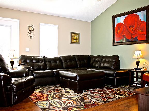2nd image of 429 Den Ridge Dr