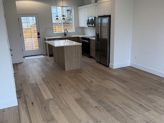 3rd image of 2132 SE Brooklyn St