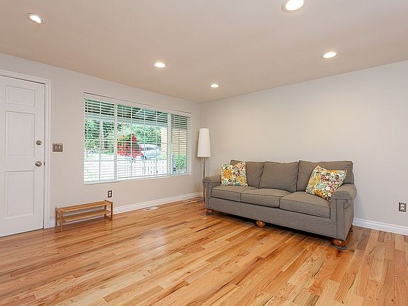5th image of 3114 NE 195th St