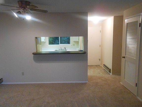 4th image of 12608 Burnham Dr Unit 4