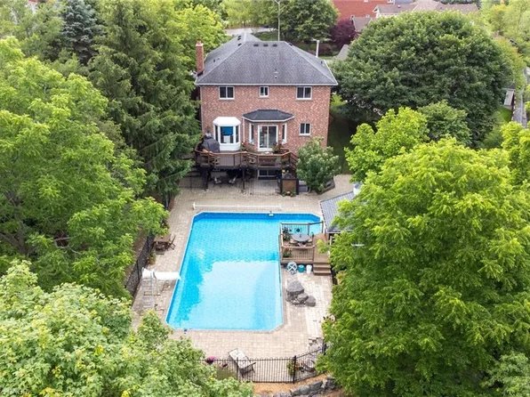 28 Taywood Ct, Hamilton, ON L9H 7A2