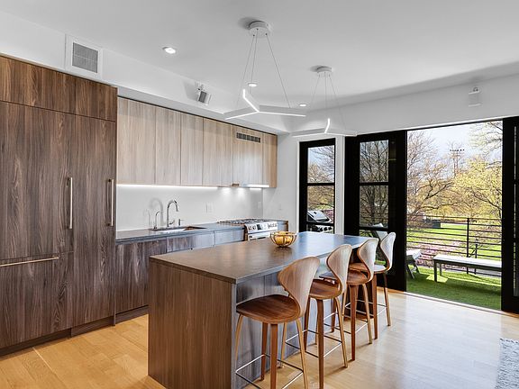 5th image of 868 Lorimer St #3A