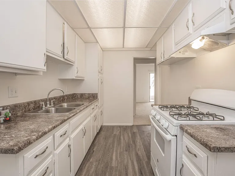 Castilian and Cordova Apartment Homes — Photo 13