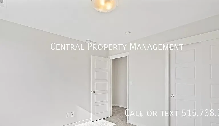 635 NW Williamsburg Ln — Photo 24