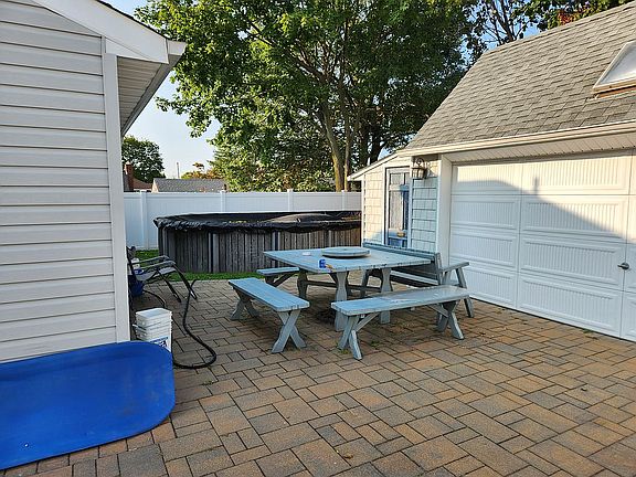 4th image of 898 Merillon Ave
