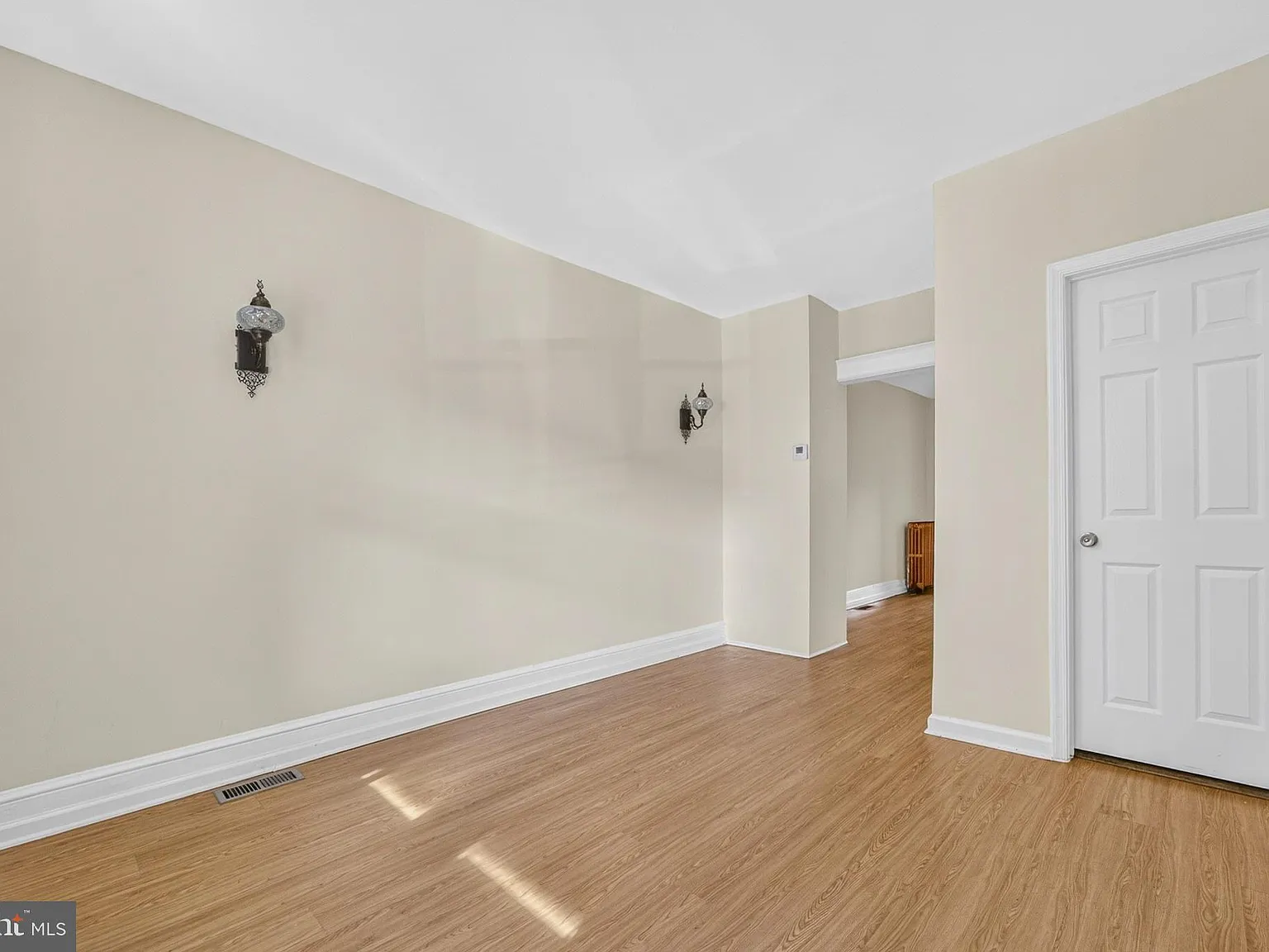 3 bed, 2.5 bath, 1350 sqft, $3,900 — Photo 4