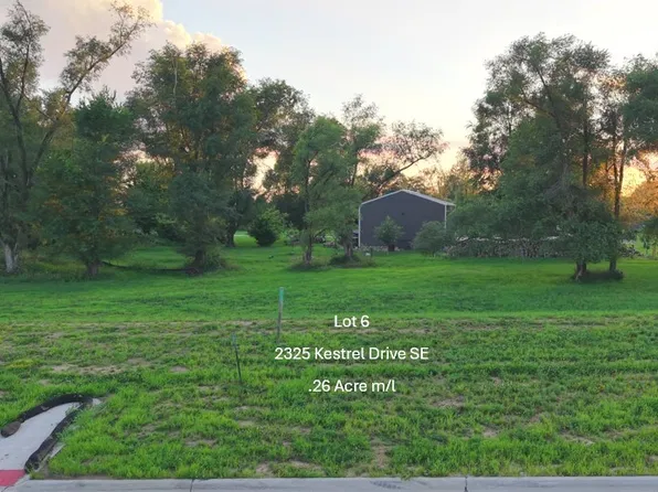 2325 Kestrel Dr SE, Cedar Rapids, IA 52403