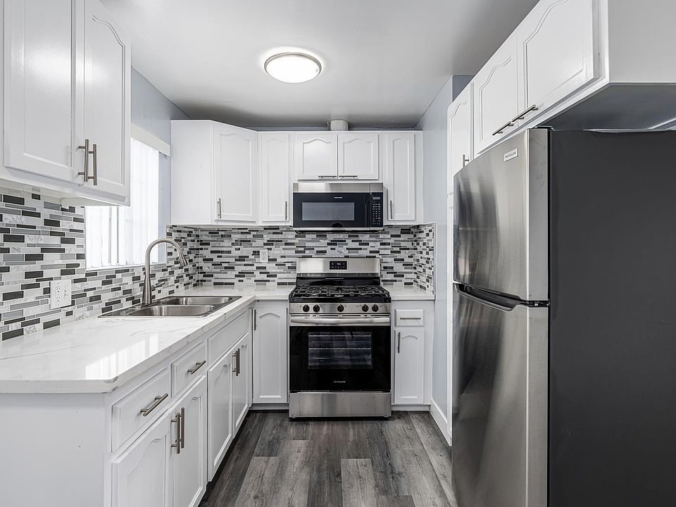2nd image of 1032-1036 S Normandie Ave #1036-12A