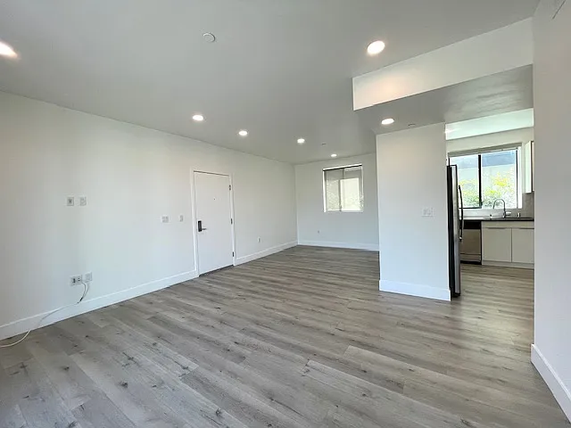 14612 Calvert St #202 — Photo 10