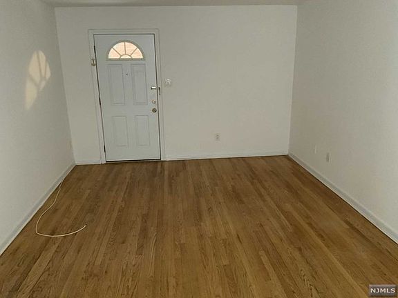 3rd image of 248 Palisade Ave APT 3