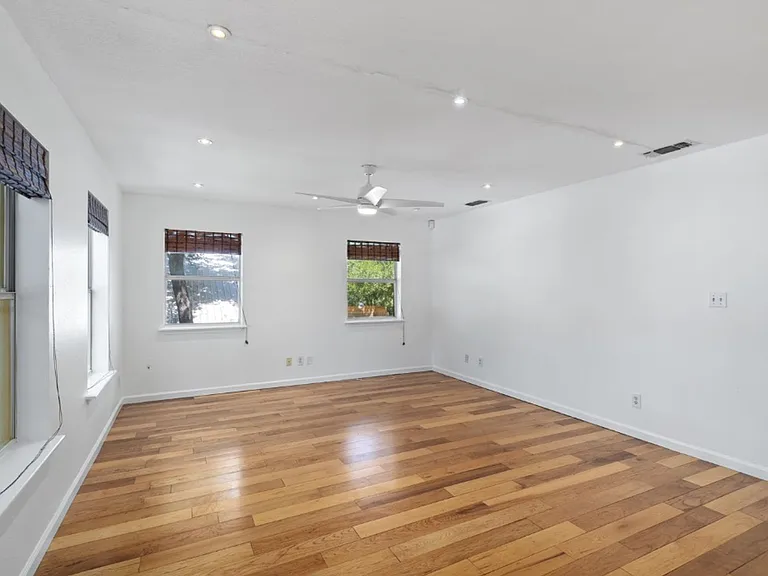 1211 Delano St — Photo 3