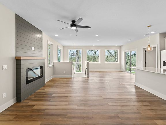 2nd image of 705 Academy Cir