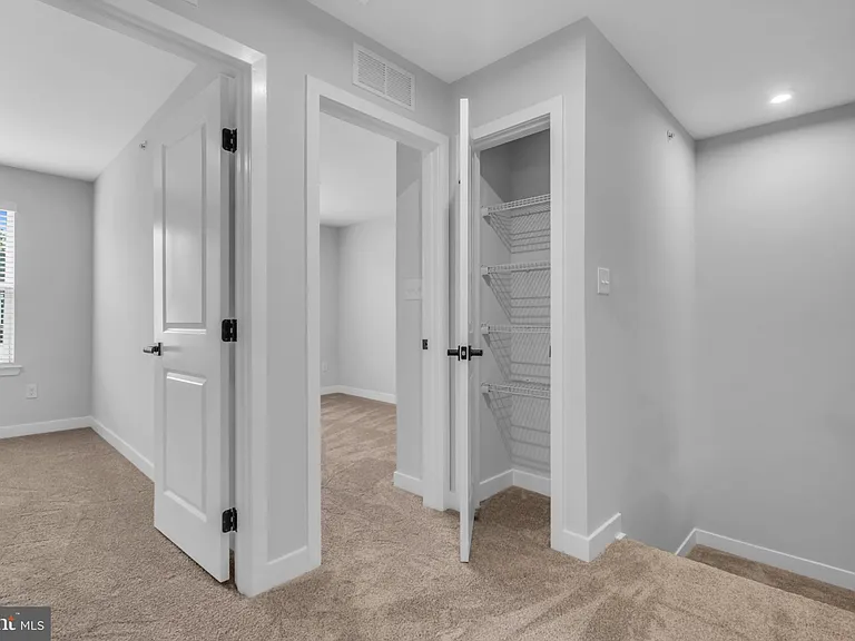 9 Foxwood Dr — Photo 24