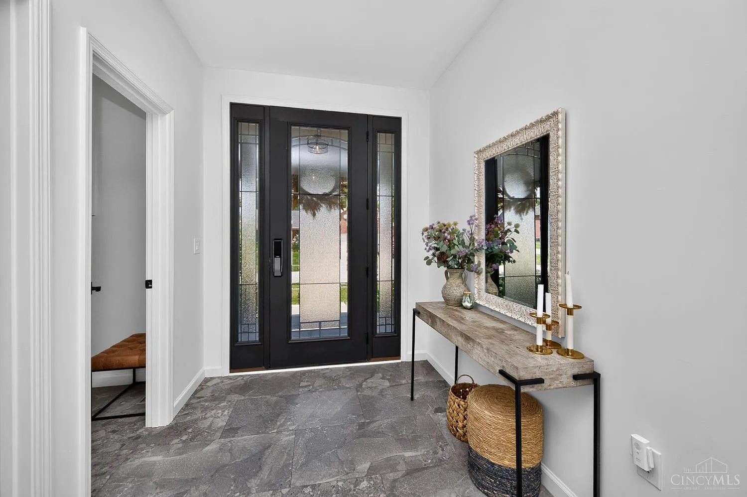 4 bed, 3.5 bath, 3943 sqft, $5,000 — Photo 3
