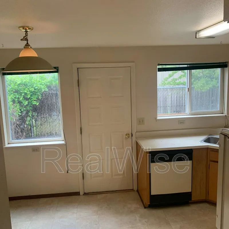 2 bed, 1.5 bath, $1,450 — Photo 4