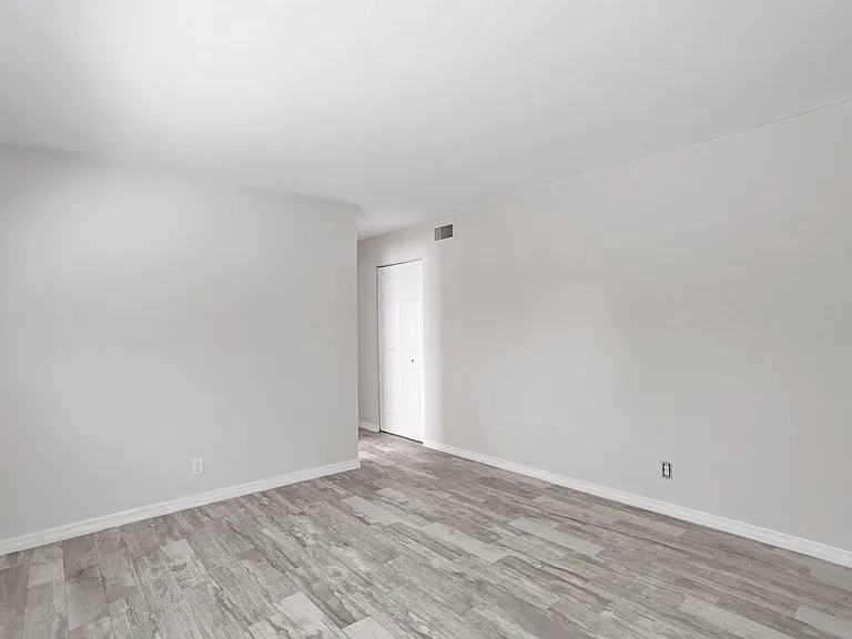 115 SW 1st Ave #1 — Photo 20