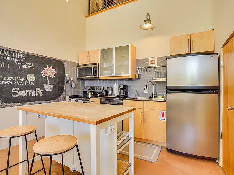 812 Calle Saragosa #B — Photo 4