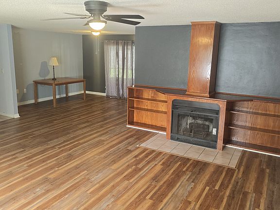 3rd image of 868 Bartel Ln