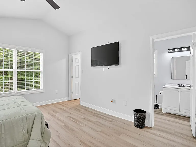 312B Louise Ln #B — Photo 13