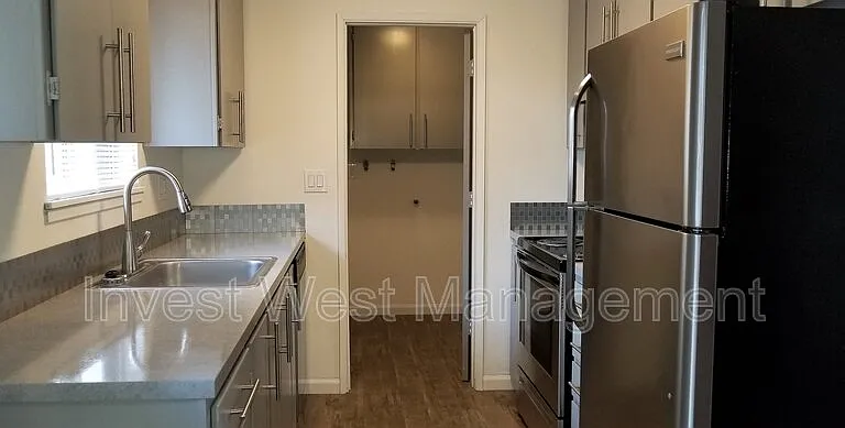 305 NE 104th Ave — Photo 14