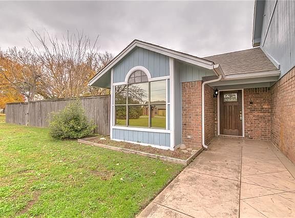 2nd image of 3909 E Chippewa Trl