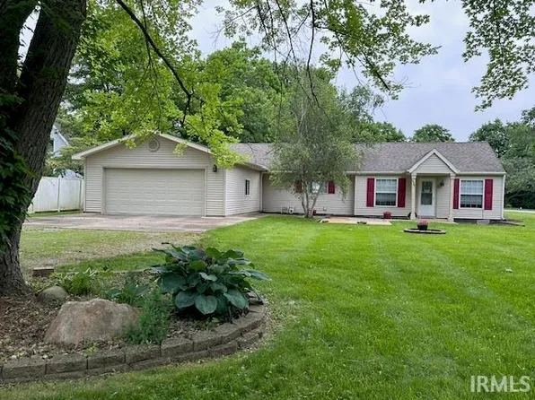 4863 E Honeycreek Ct, Monticello, IN 47960