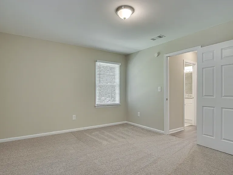 2416 Wood Hill Ln — Photo 7