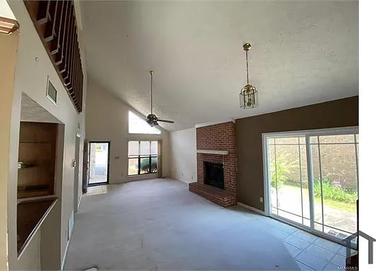1524 Westminster Dr — Photo 2