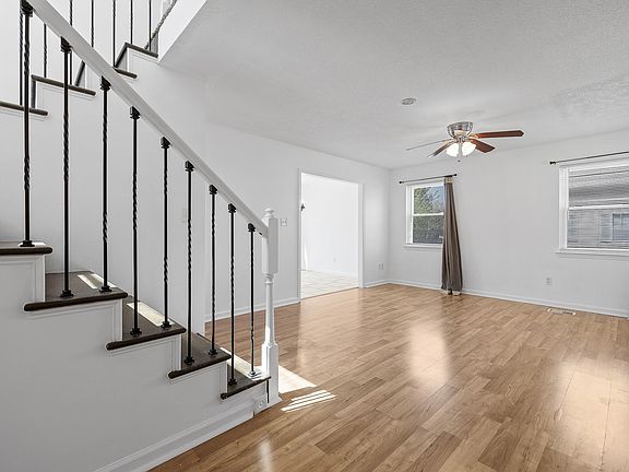 3rd image of 404 Watercress Dr