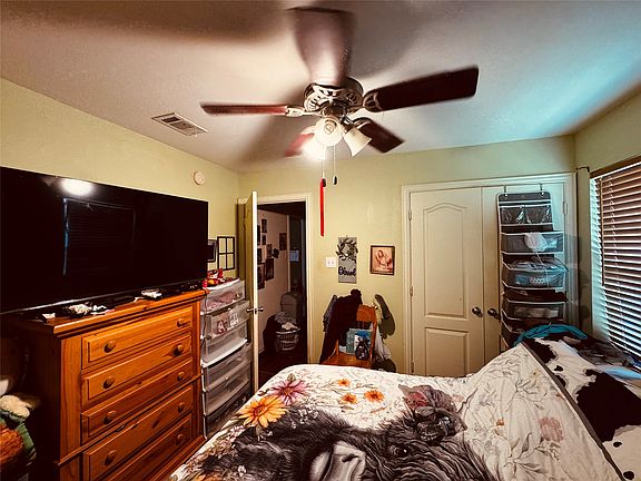 2nd image of 106 Oak Ln