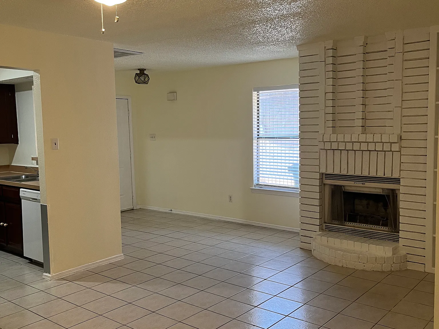2 bed, 965 sqft, $1,500 — Photo 2