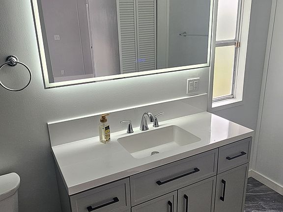 Master Bathroom, Vanity