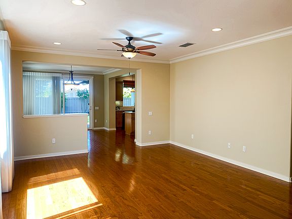 3rd image of 104 Chicory Ct
