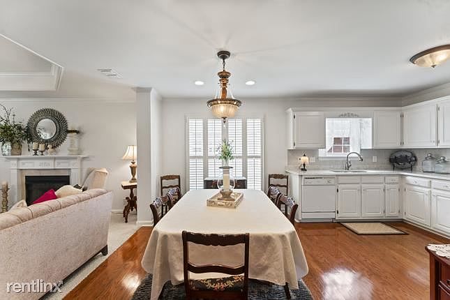 1st image of 2808R Stonehedge Dr
