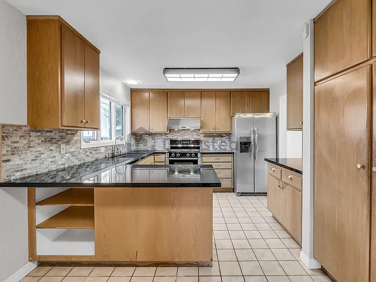 2913 Bayview Dr — Photo 7
