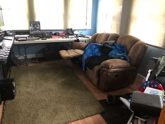 4th image of 157 Acorn Dr