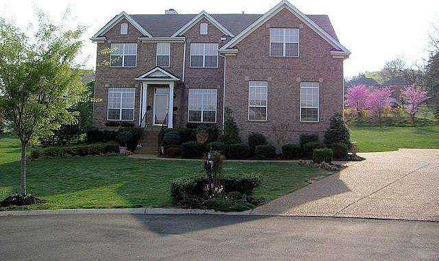 5bed/3bath 3-side brick