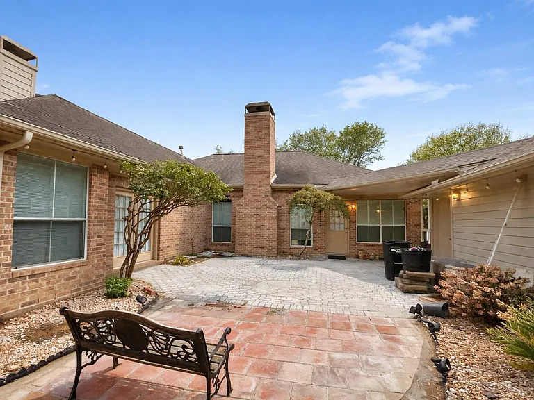 16807 Laguna Springs Dr — Photo 48