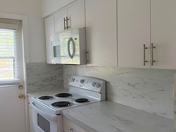 5th image of 101 SE 9th St APT 8