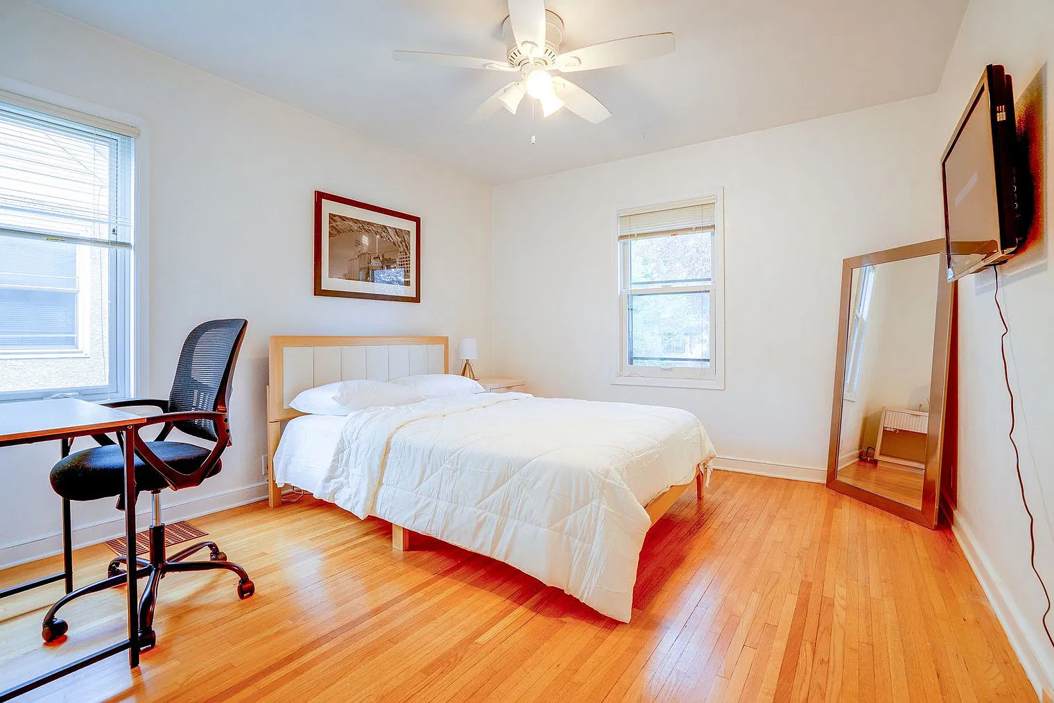 2 bed, 1.0 bath, 957 sqft, $2,967 — Photo 4