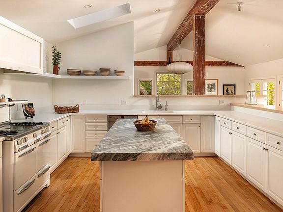 4th image of 2915 Hidden Valley Ln