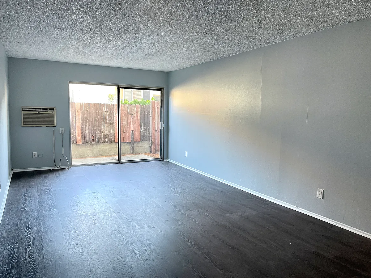 Building Photo - 6633 Vineland Ave