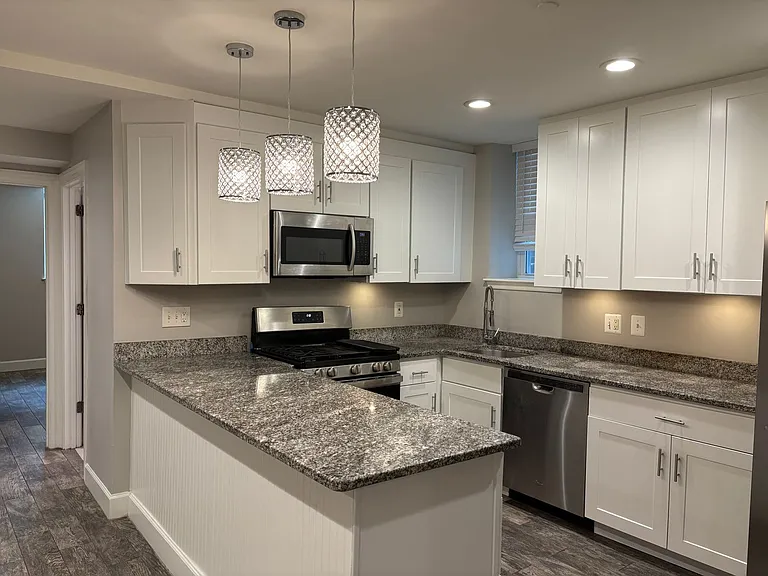 1445 Oak St NW — Photo 8