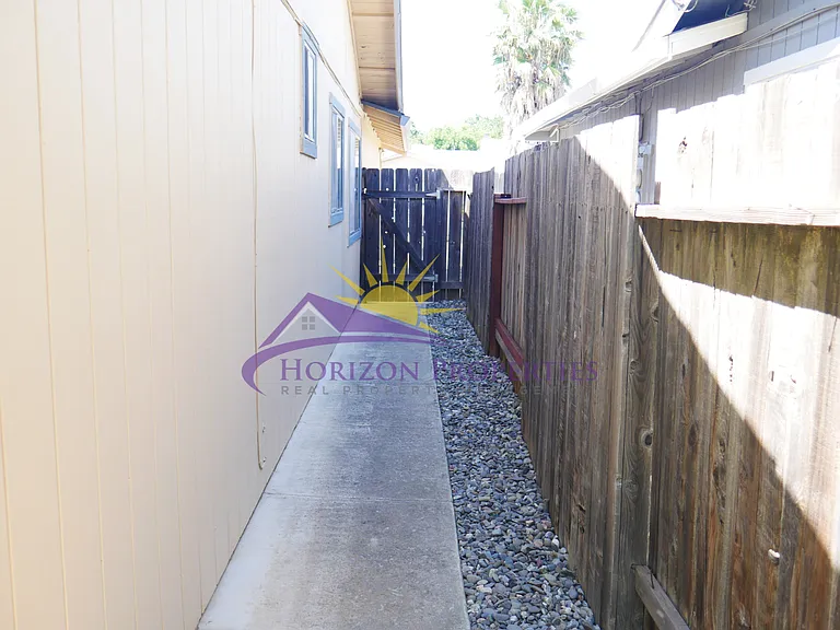 8960 Laguna Vista Ct — Photo 24